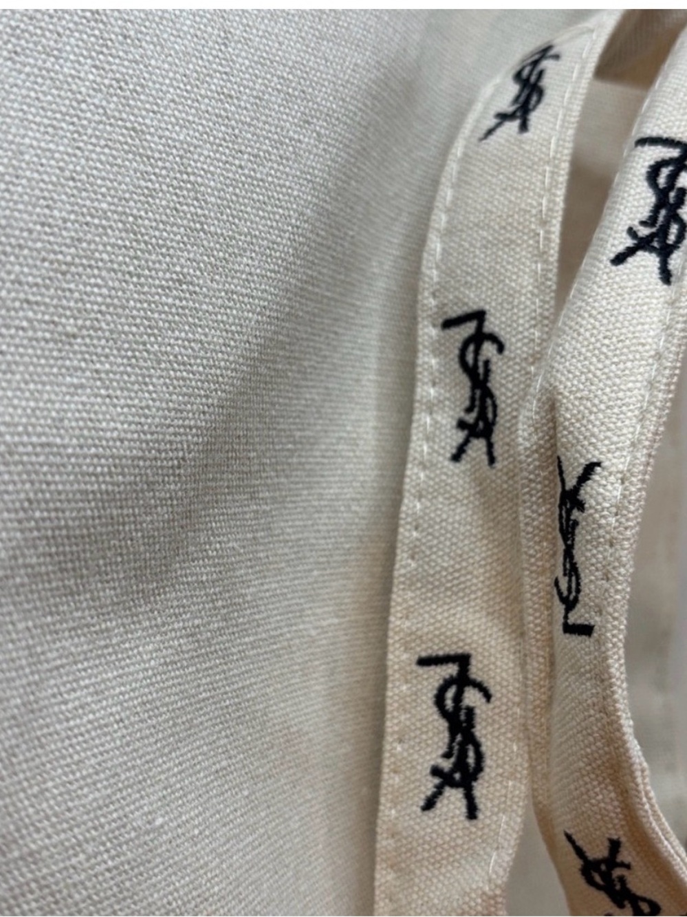 GWP… Yves Saint Laurent Cream Canvas Tote with Black Logo - Picture 4 of 4